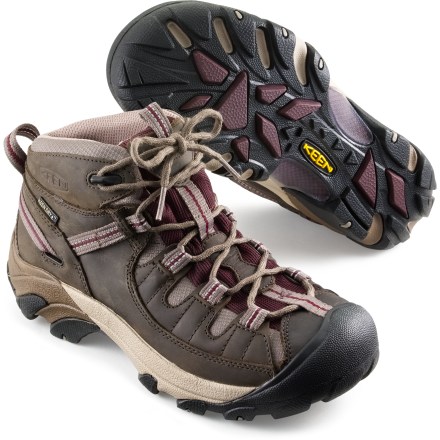 Keen Targhee II Mid Womenâ€™s Hiking Boots : My friend Patricia has ...